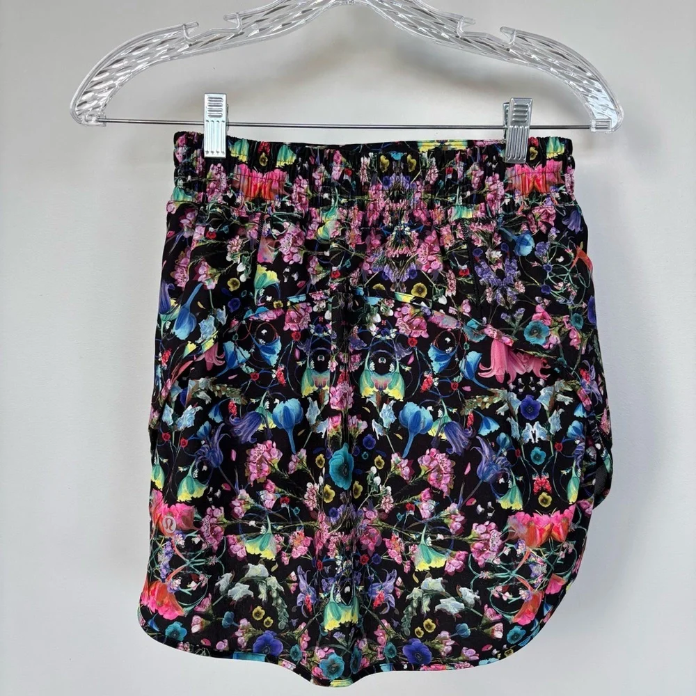 Lululemon Hotty Hot‎ High Rise Floral Skirt Size 4